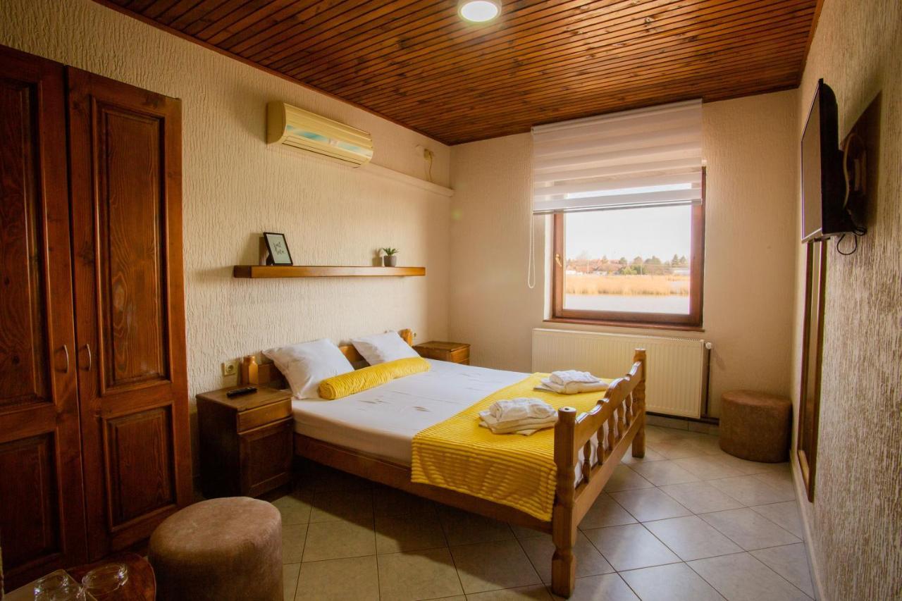 Guest House Vila Alexandar Palić Exteriér fotografie