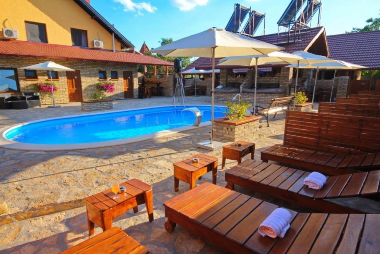 Guest House Vila Alexandar Palić Exteriér fotografie