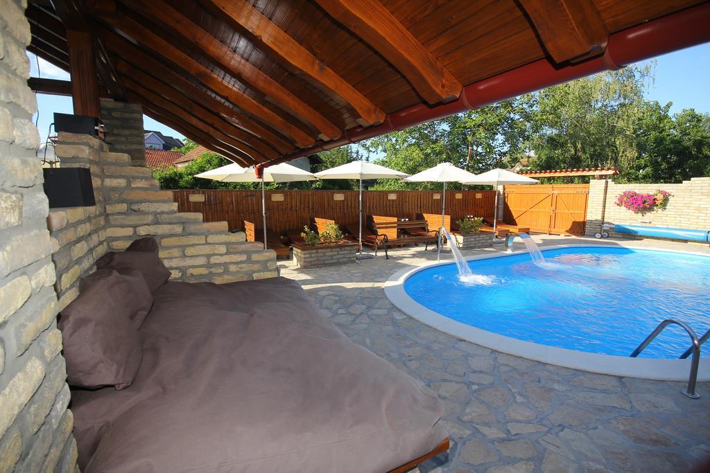 Guest House Vila Alexandar Palić Exteriér fotografie