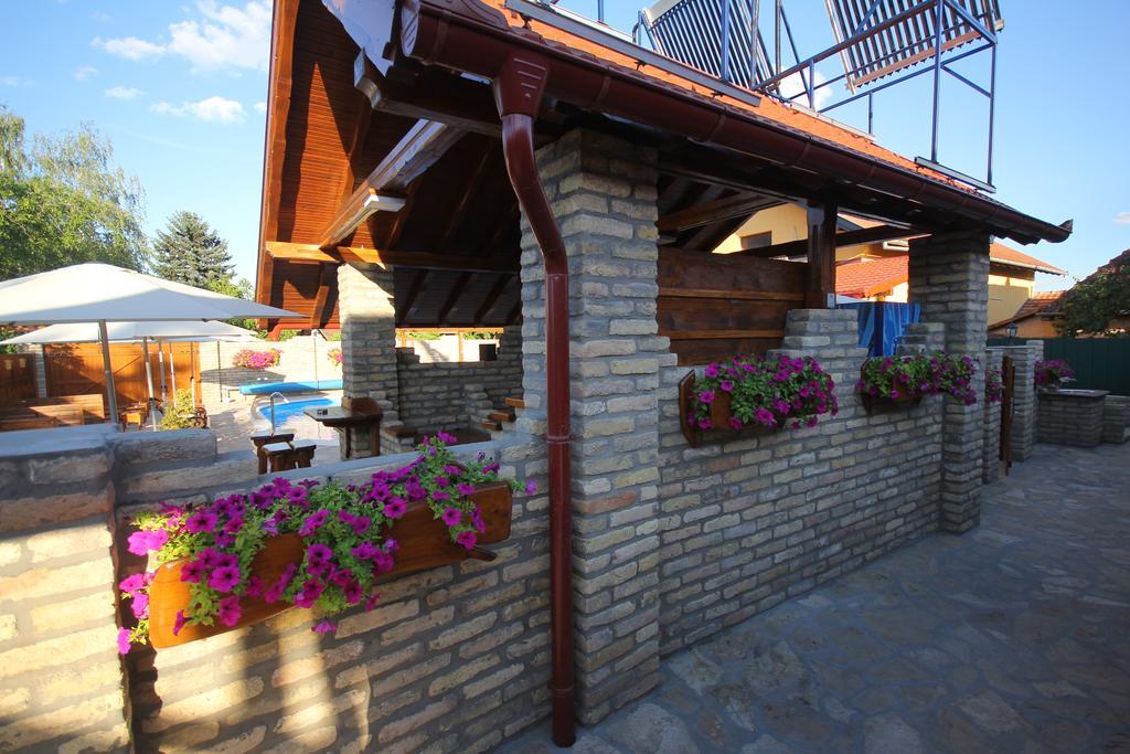 Guest House Vila Alexandar Palić Exteriér fotografie