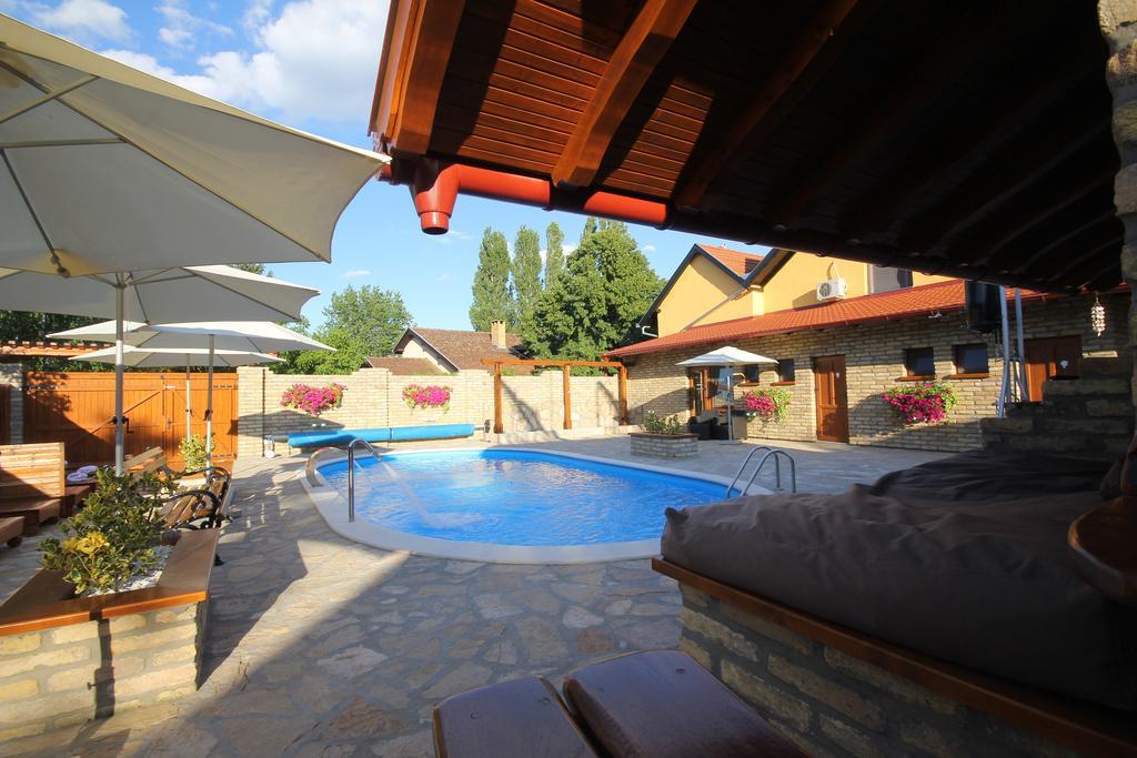 Guest House Vila Alexandar Palić Exteriér fotografie