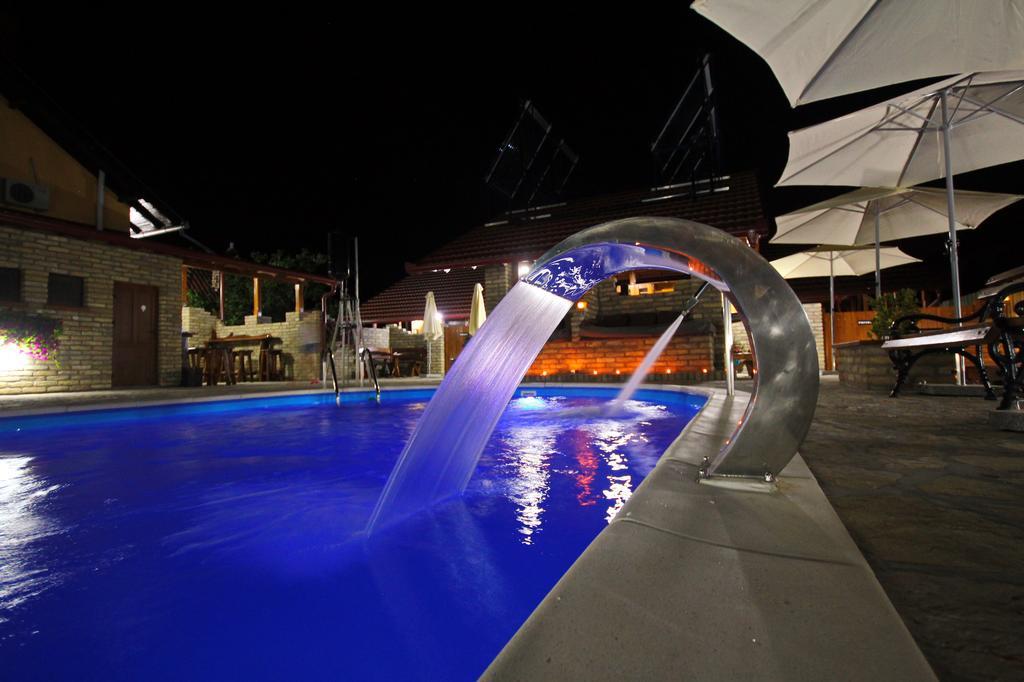 Guest House Vila Alexandar Palić Exteriér fotografie