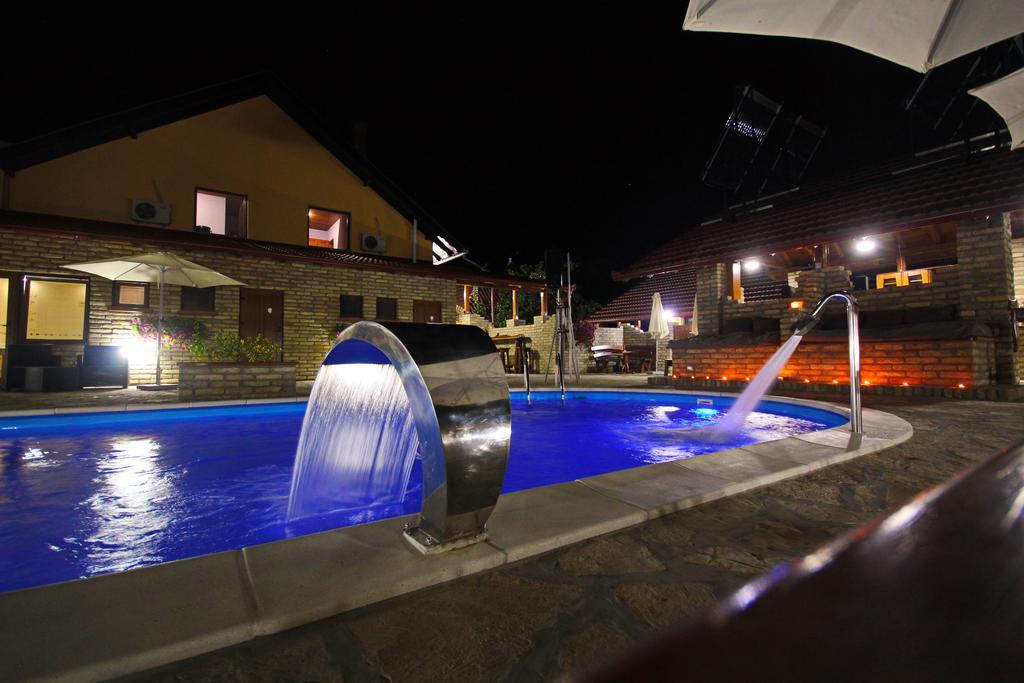 Guest House Vila Alexandar Palić Exteriér fotografie